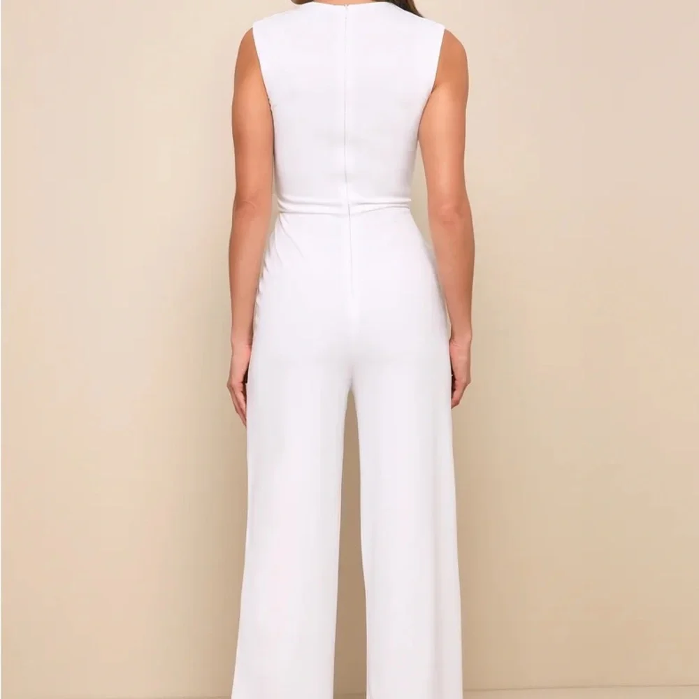 LULUS WHITE JUMPSUIT NWT - Picture 4 of 4